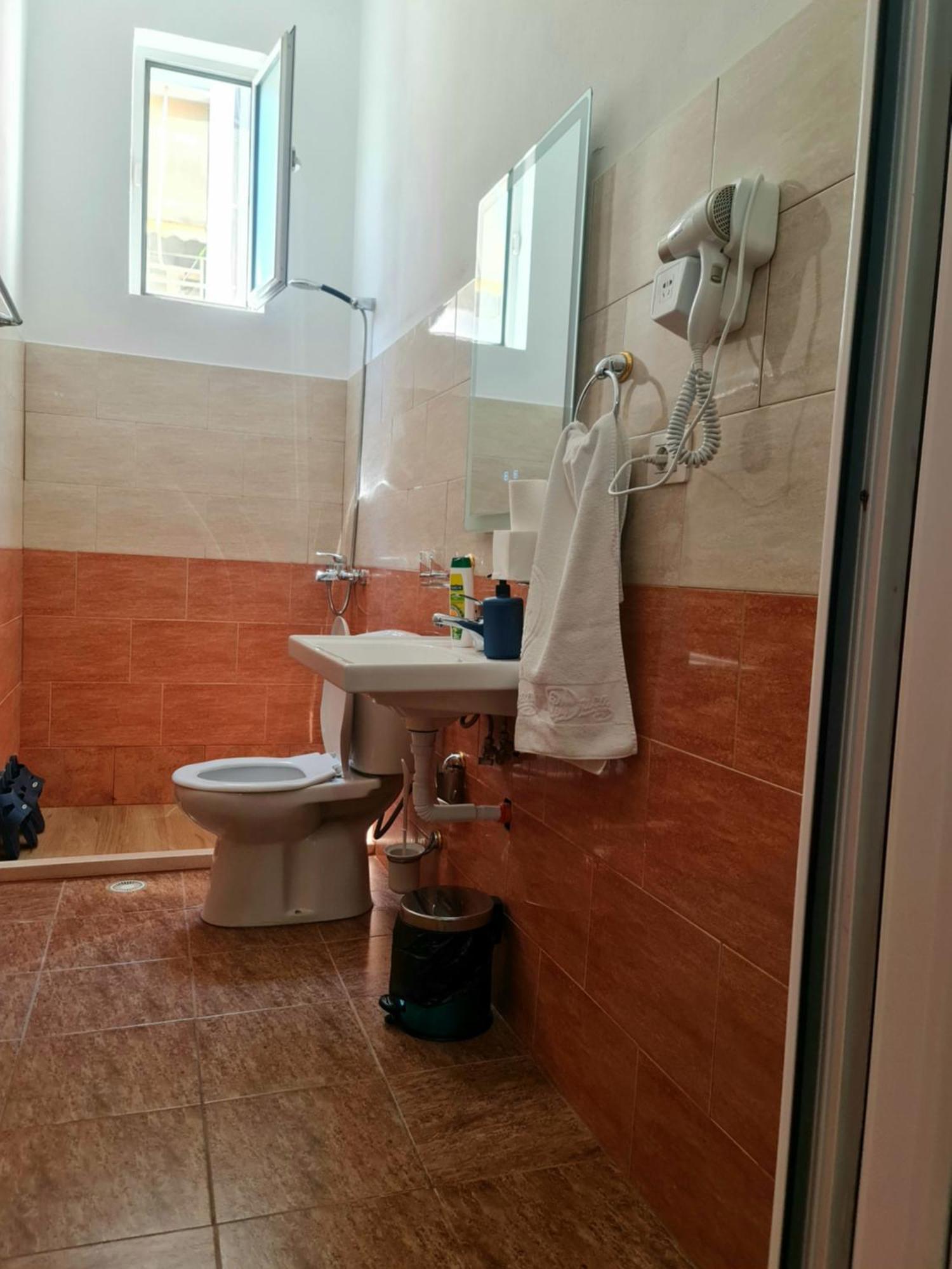 Hotel Brace Gjirokastër Екстериор снимка