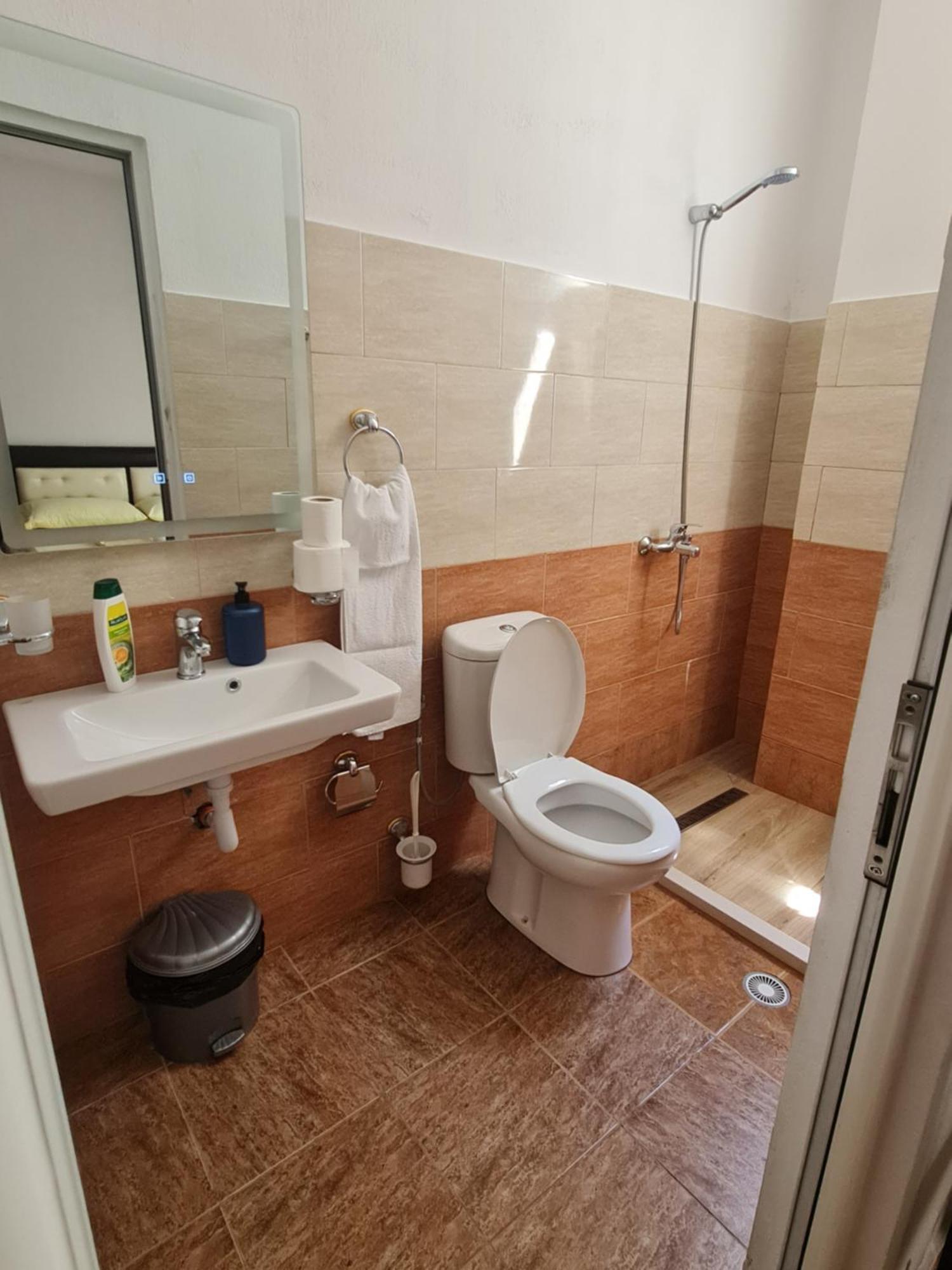 Hotel Brace Gjirokastër Екстериор снимка